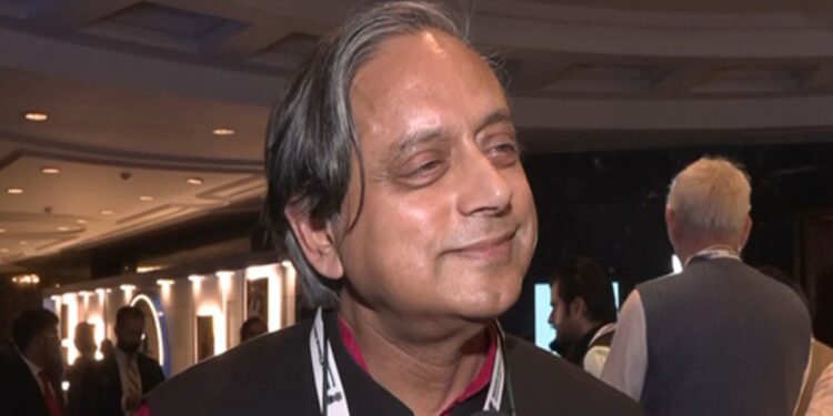 "पार्टी नेतृत्व मेरी क्षमताओं की राय के हकदार हैं," थरूर कांग्रेस आपत्ति के बावजूद सांसद प्रतिनिधिमंडल का नेतृत्व करने के फैसले से खड़ा है