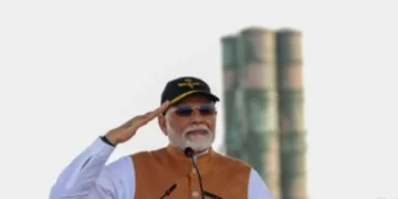 पीएम मोदी एएफएस अदमपुर का दौरा करते हैं, पाकिस्तान को मजबूत संदेश भेजते हैं, जांचते हैं कि इस एयरबेस ने अतीत में भारत की रक्षा में कैसे योगदान दिया?