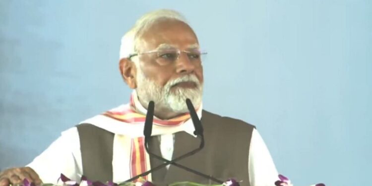पीएम मोदी ने बिहार में 48,520 करोड़ रुपये से अधिक की परियोजनाएं शुरू कीं, किसानों के कल्याण, राष्ट्रीय सुरक्षा और बुनियादी ढांचे के विकास पर प्रकाश डाला