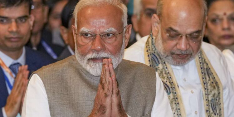 पीएम मोदी ने महाराष्ट्र, गुजरात को राज्य के दिन बधाई दी | श्रद्धांजलि, विकास प्रतिज्ञाएं चिह्न समारोह