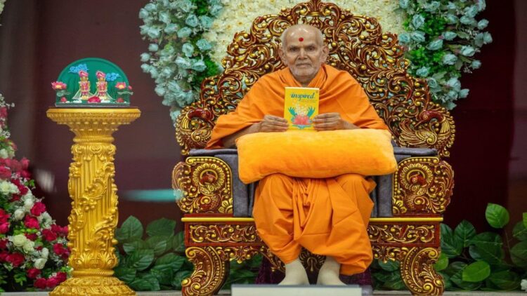पेंगुइन इंडिया द्वारा प्रकाशित बीएपीएस के डॉ। ज्ञानवात्सलदास स्वामी की पहली पुस्तक: "डेली विजडम फॉर होलिस्टिक लिविंग"