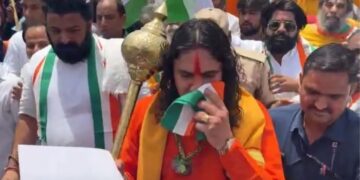 बालमुकुंड आचार्य वायरल वीडियो: अपमान? BJP MLA ने ट्राइकोलर के साथ पसीना पोंछते हुए देखा, वीडियो वायरल हो जाता है