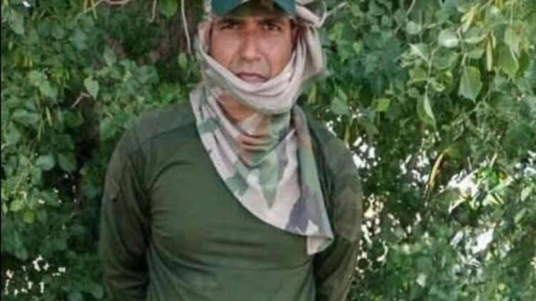 बीएसएफ जवान पूर्णम कुमार शॉ पाकिस्तानी हिरासत में 21 दिनों के बाद घर लौटते हैं, परिवार जश्न मनाता है