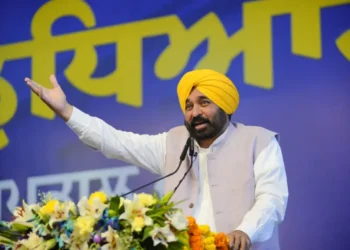 भगवंत मान और अरविंद केजरीवाल ने शहीद भगत सिंह नगर से 'नशा मुक्ति यात्रा' को झंडा दिया