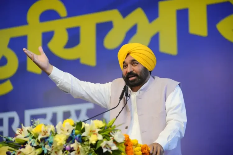 भगवंत मान और अरविंद केजरीवाल ने शहीद भगत सिंह नगर से 'नशा मुक्ति यात्रा' को झंडा दिया