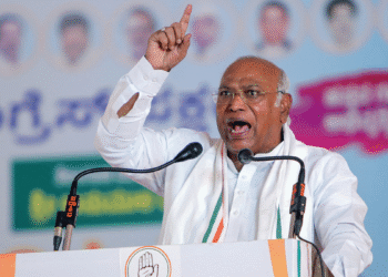 भाजपा 'किसी भी राय से भयभीत है', कांग्रेस के अध्यक्ष खारगे अशोक प्रोफेसर की गिरफ्तारी की निंदा करते हैं