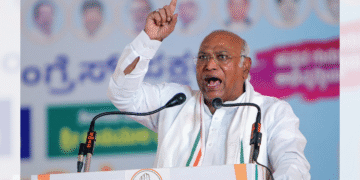 भाजपा 'किसी भी राय से भयभीत है', कांग्रेस के अध्यक्ष खारगे अशोक प्रोफेसर की गिरफ्तारी की निंदा करते हैं