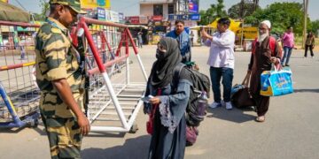 भारत अटारी सीमा कर्बों को आसान बनाता है, मानवीय आधार पर फंसे हुए पाकिस्तानी नागरिकों को राहत देता है