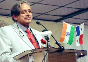भारत की '1 सर्जिकल स्ट्राइक' मोदी के अधीन थी - पनामा में शशी थारूर की टिप्पणी