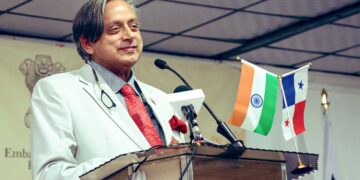 भारत की '1 सर्जिकल स्ट्राइक' मोदी के अधीन थी - पनामा में शशी थारूर की टिप्पणी