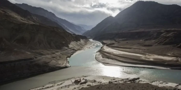 'भारत ने असाधारण धैर्य दिखाया है ...' भारत लैंबास्ट्स पाकिस्तान को सिंधु जल संधि पर लेबास्ट करता है