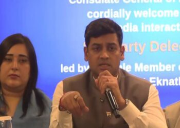 भारत ने संवाद चुना, पाकिस्तान ने आतंकी हमलों के साथ जवाब दिया: यूएई में श्रीकांत शिंदे