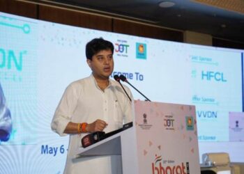 भारत सरकार ने हर गाँव को ब्रॉडबैंड के साथ जोड़ने के लिए 4 बिलियन अमरीकी डालर निवेश की योजना बनाई है