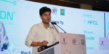भारत सरकार ने हर गाँव को ब्रॉडबैंड के साथ जोड़ने के लिए 4 बिलियन अमरीकी डालर निवेश की योजना बनाई है