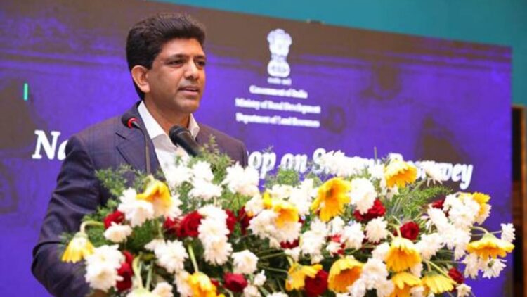 भूमि रिकॉर्ड के लिए आधार संबंध किसानों और विवादों को कम करने में मदद करेगा: केंद्रीय मंत्री चंद्रशेखर पेममासनी