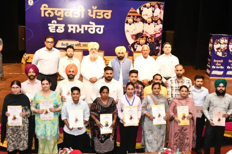 भ्रष्टाचार और ड्रग्स के खिलाफ धर्मयुद्ध के पैर के सैनिक बनें: सीएम को नए भर्ती किए गए युवाओं को
