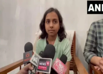 "मैं अपने पिता की मौत का बदला लूंगा": शहीद सार्जेंट सुरेंद्र मोगा की बेटी सेना में शामिल होने की प्रतिज्ञा, पाकिस्तान के आतंक के लिए अंत के लिए कॉल करती है