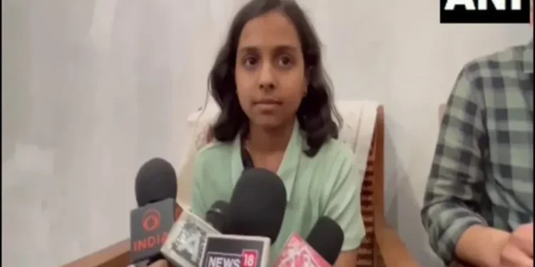 "मैं अपने पिता की मौत का बदला लूंगा": शहीद सार्जेंट सुरेंद्र मोगा की बेटी सेना में शामिल होने की प्रतिज्ञा, पाकिस्तान के आतंक के लिए अंत के लिए कॉल करती है
