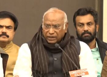 मोदी की जम्मू -कश्मीर यात्रा को पाहलगम अटैक से 3 दिन पहले रद्द कर दिया गया था, पर्यटकों के लिए सुरक्षा के बारे में क्या, खरगे से पूछता है