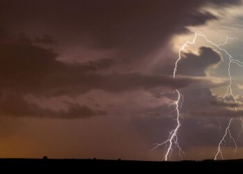 मौसम अद्यतन: आईएमडी दिल्ली, महाराष्ट्र, पश्चिम बंगाल, गुजरात और अन्य राज्यों में भारी बारिश, गरज और गर्मी की लहर की भविष्यवाणी करता है