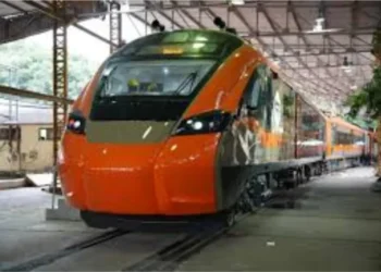 वंदे भारत स्लीपर ट्रेन: केवल 27 घंटे में दिल्ली से चेन्नई तक 2174 किमी की यात्रा करें!  गति, किराया और अन्य विवरण की जाँच करें