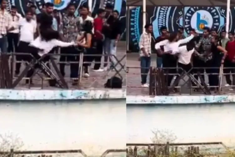 वायरल वीडियो: डब्ल्यूडब्ल्यूई रील पर लड़ाई! लड़कियां इसे खुले में लड़ती हैं, दर्शकों ने वीडियो बनाया