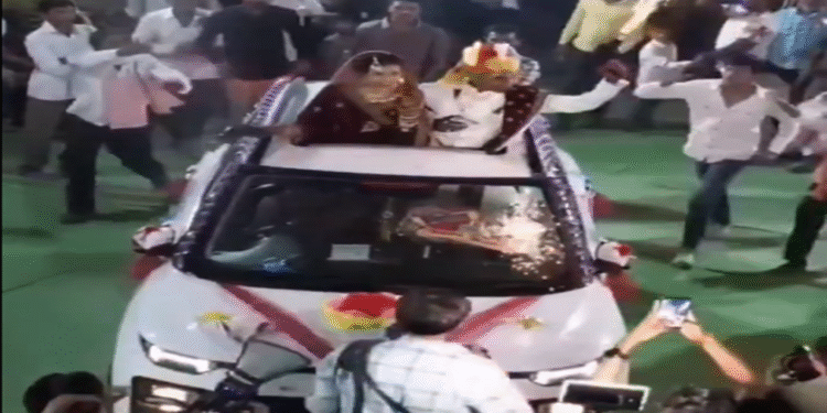 वायरल वीडियो: दूल्हा अपनी शादी में फायरवर्क योद्धा, ओवरड्राइव में सोशल मीडिया में बदल जाता है