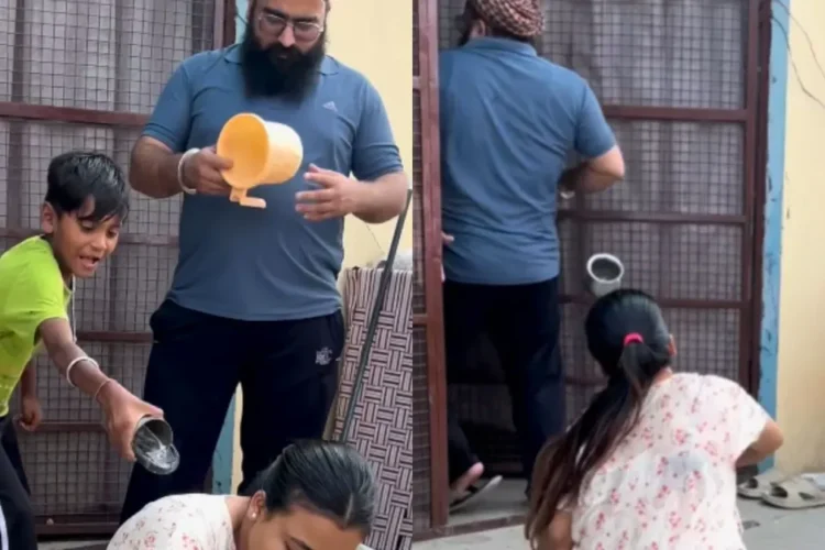 वायरल वीडियो: बेटा अपने पिता पर शरारत करता है, गरीब आदमी कीमत चुकाता है क्योंकि माँ उसे मुश्किल से मारती है