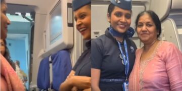वायरल वीडियो: माँ विमान में चलता है, फ्लाइट अटेंडेंट को पता चलता है कि उसकी बेटी है, प्रतिक्रिया वायरल हो जाती है
