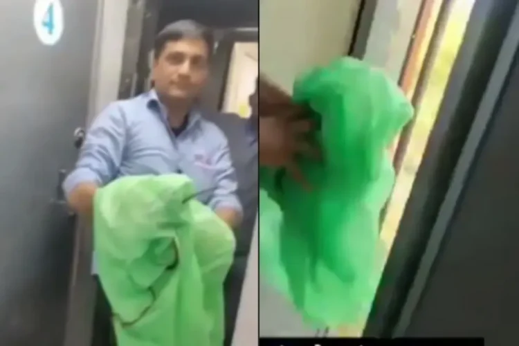 वायरल वीडियो: राजानी एक्सप्रेस के अंदर सांप घबराहट पैदा करता है, यात्री अविश्वास में प्रतिक्रिया करते हैं