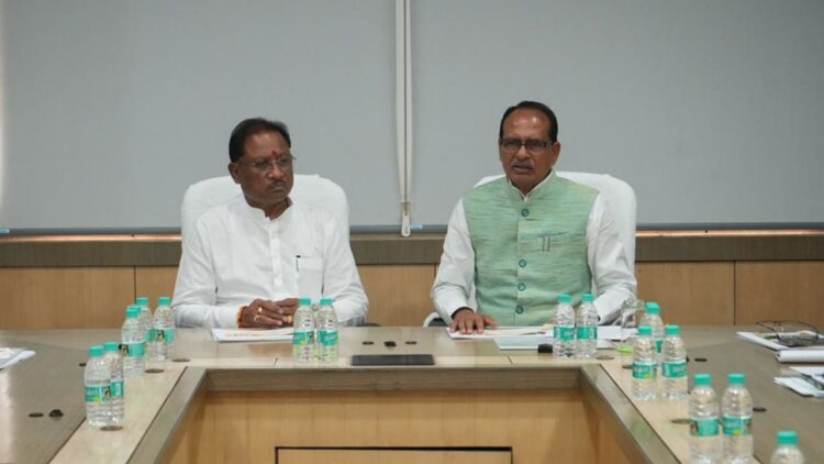 शिवराज सिंह चौहान ने छत्तीसगढ़ में किसानों की आय बढ़ाने के लिए वैज्ञानिक प्रथाओं, उच्च गुणवत्ता वाले बीज, जैविक खेती और फसल रोटेशन को अपनाने पर प्रकाश डाला।