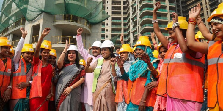 श्रम दिवस पर, दिल्ली सरकार ने श्रमिकों के लिए वार्षिक स्वास्थ्य जांच की घोषणा की, अनिवार्य आराम घंटे