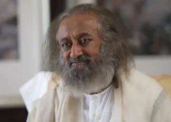 श्री श्री रवि शंकर ने आतंकी ठिकानों पर भारत की हड़ताल का समर्थन किया, धैर्य और विश्वास के लिए कॉल किया