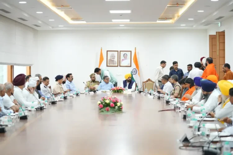 संकट के इस घंटे में सांप्रदायिक सद्भाव, भाईचारे और शांति के आगे सीमेंट बॉन्ड के उत्प्रेरक के रूप में कार्य करें: धार्मिक नेताओं को सीएम