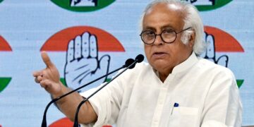 सरकार की प्राथमिकता पाहलगाम आतंकवादियों को नटखने के बजाय पत्रकारों को गिरफ्तार करने लगती है