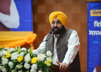 सरकारी स्कूलों के मेधावी छात्रों के लिए हवाई शैक्षिक पर्यटन: सीएम की घोषणा