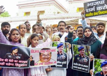 सांप्रदायिक टिप्पणियों के लिए सेक्सिस्ट जिब्स, सांसद मंत्री कुंवर विजय शाह के कई विवाद