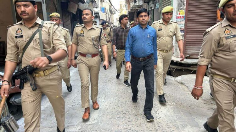 सांभल डीएम ने 33 निजी स्कूलों का जुर्माना लगाया ₹ 1 लाख प्रत्येक पुस्तक घोटाले के लिए