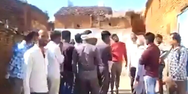 सांसद वायरल वीडियो: बेटों की मांग करते हैं कि पिता के शरीर को दो में दो बार काट दिया जाए, पुलिस आगमन करें और ऐसा करें