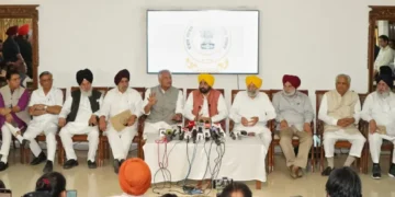 सीएम के नेतृत्व में, राज्य के सभी राजनीतिक दल राज्य के पानी को बचाने के लिए एकता के दुर्लभ शो को प्रदर्शित करते हैं