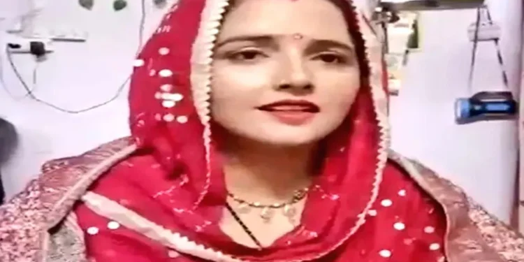 सीमा हैदर ने घर पर हमला किया, आदमी उसका गला घोंटने की कोशिश करता है, कहती है कि वह काला जादू कर रही है