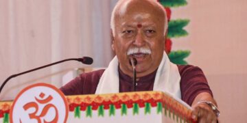 हमारी सीमाओं पर बुरी ताकतों के सामने शक्तिशाली होने के अलावा कोई विकल्प नहीं है - आरएसएस प्रमुख मोहन भागवत आयोजक में