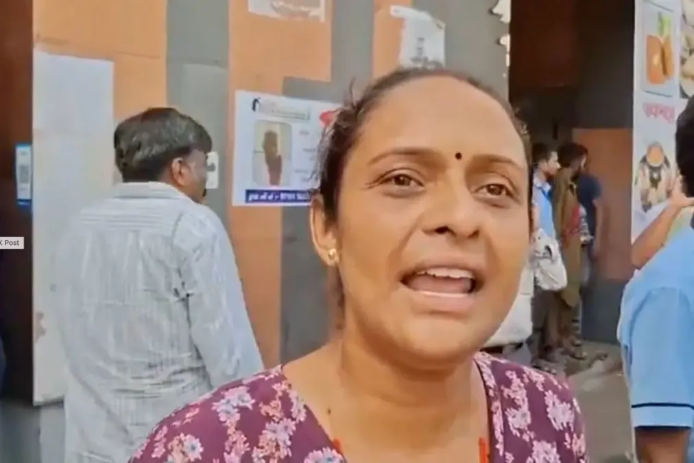 अहमदाबाद प्लेन क्रैश: 'सिविल हॉस्पिटल मीन एंट्री नाहि मिला' पीड़ित के भाई का भावनात्मक आग्रह, लोग प्रियजनों के लिए जांच करने के लिए क्यू
