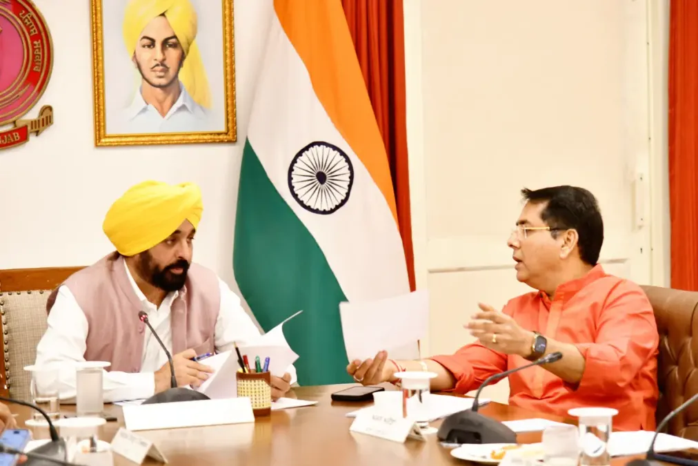 सीएम एलईडी कैबिनेट ने लैंडमार्क श्रम सुधार को मंजूरी दी: 95% छोटे व्यवसाय अनुपालन हैसलों से मुक्त हो गए