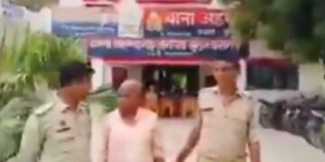 Bulandshar वीडियो: शॉकर! चमत्कार बाबा बलात्कार महिला जो पति के कैंसर के इलाज के लिए आई थी