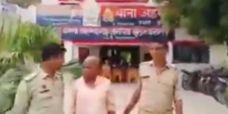 Bulandshar वीडियो: शॉकर! चमत्कार बाबा बलात्कार महिला जो पति के कैंसर के इलाज के लिए आई थी