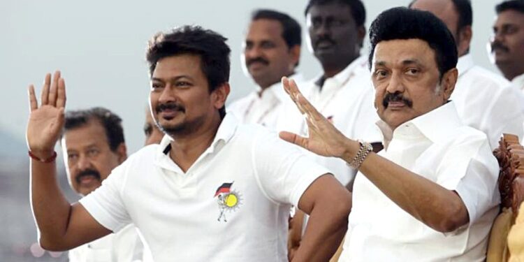 DMK चाहता है कि युवा रक्त द्रविड़ रैंक में शामिल हो। यह मुखपत्र, फैलोशिप के साथ भूमिका पर भरोसा कर रहा है