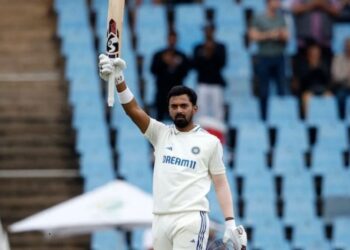 Eng बनाम Ind 1st टेस्ट: Kl Rahul इंग्लैंड पर हावी है, अंग्रेजी धरती पर पांचवीं अंतर्राष्ट्रीय शताब्दी का रजिस्टर करता है
