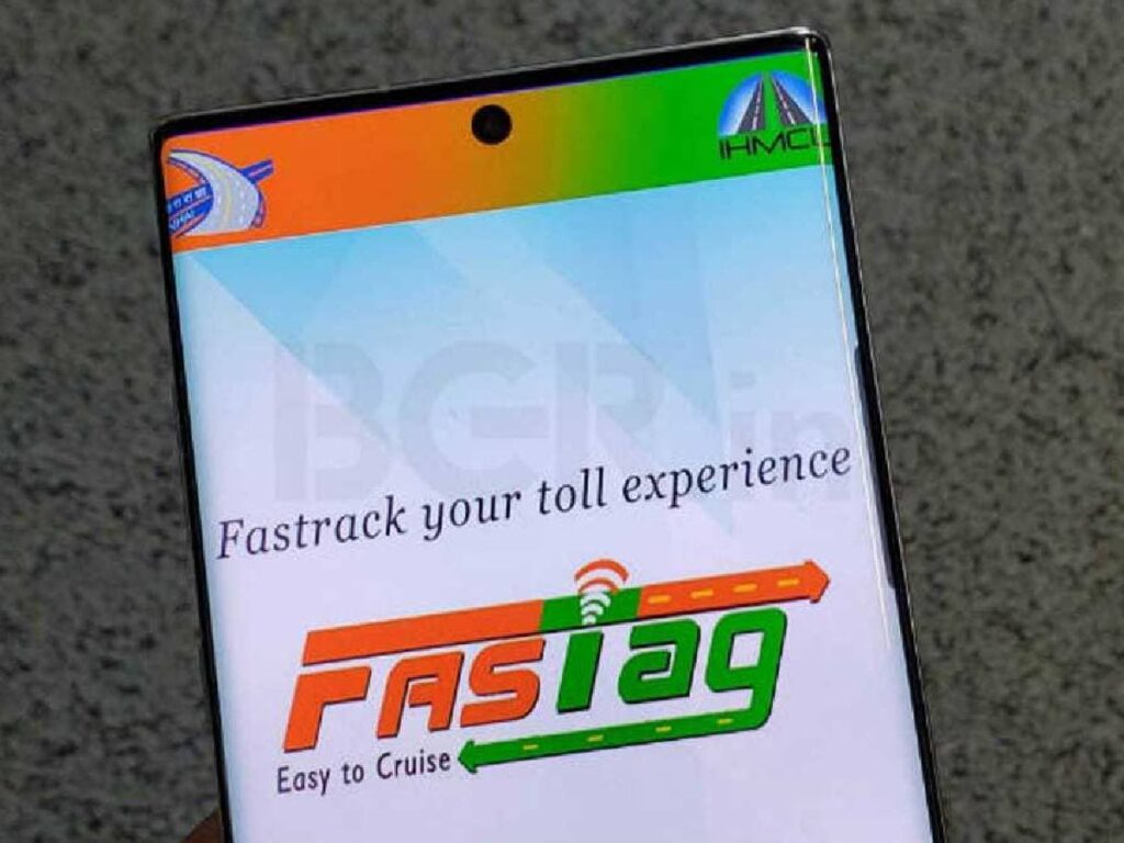 FASTAG वार्षिक पास: FASTAG के लिए एक वार्षिक पास कैसे खरीदें? मूल्य, पात्रता, और ऑनलाइन कैसे खरीदें