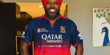 IPL 2025 फाइनल: क्रिस गेल का समर्थन कौन कर रहा है? जमैका क्रिकेटर आरसीबी की जर्सी पहनता है लेकिन पंजाब किंग्स के लिए 'पगड़ी' मोड़ लाता है